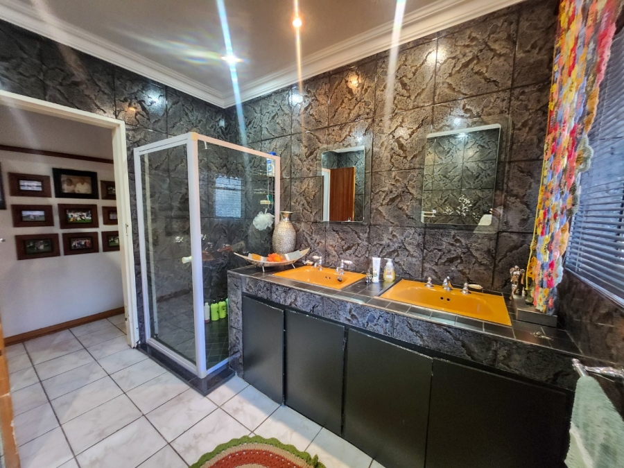 4 Bedroom Property for Sale in Wilkoppies North West